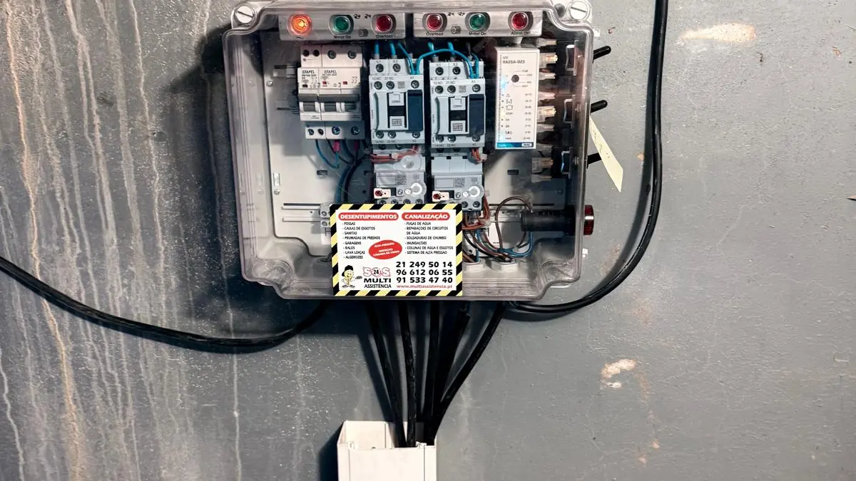 Quadro elétrico de comando e alarme de grupo de pressão de bombagem